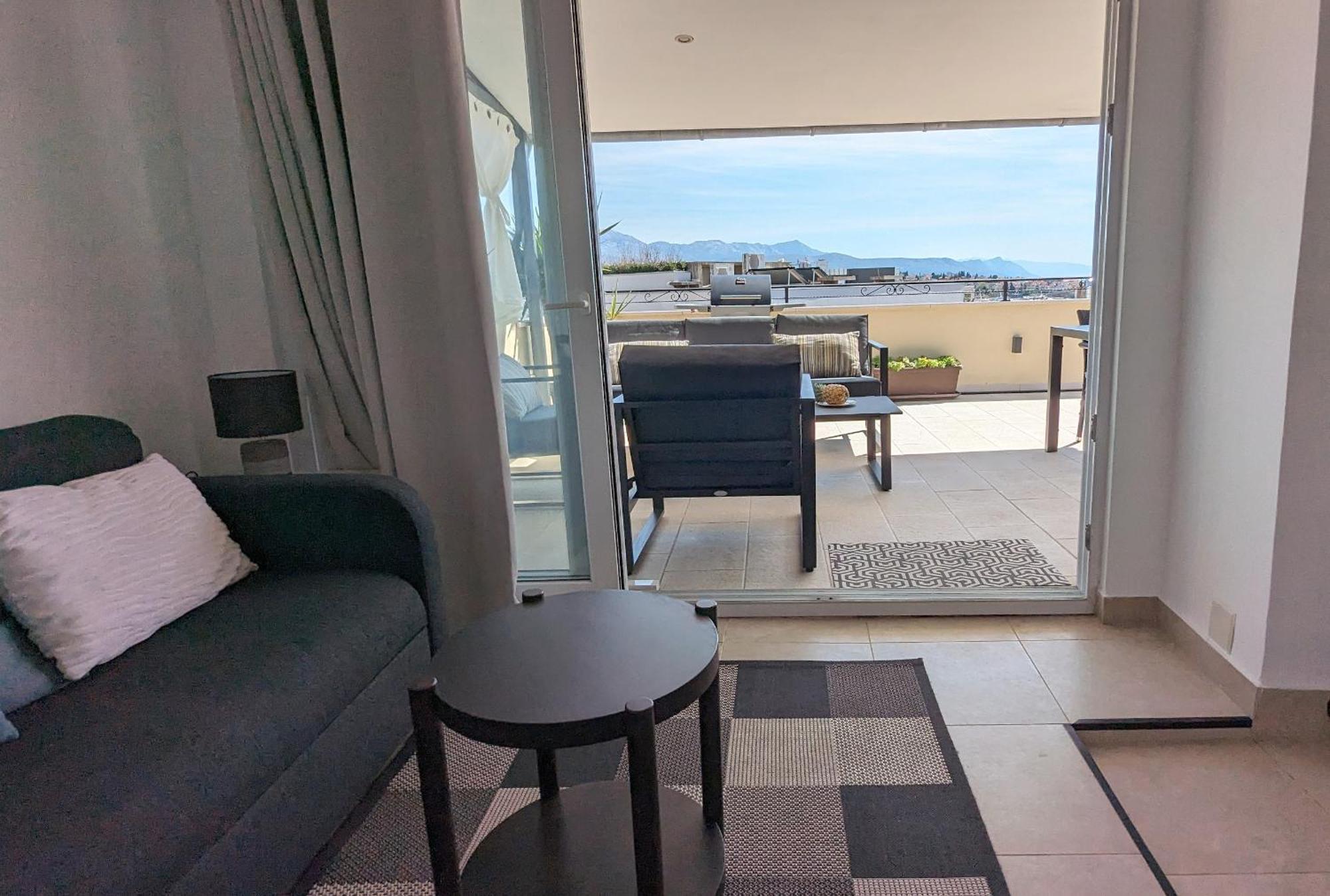Prime Location Penthouse Apt With A Large Terrace Split Exterior photo