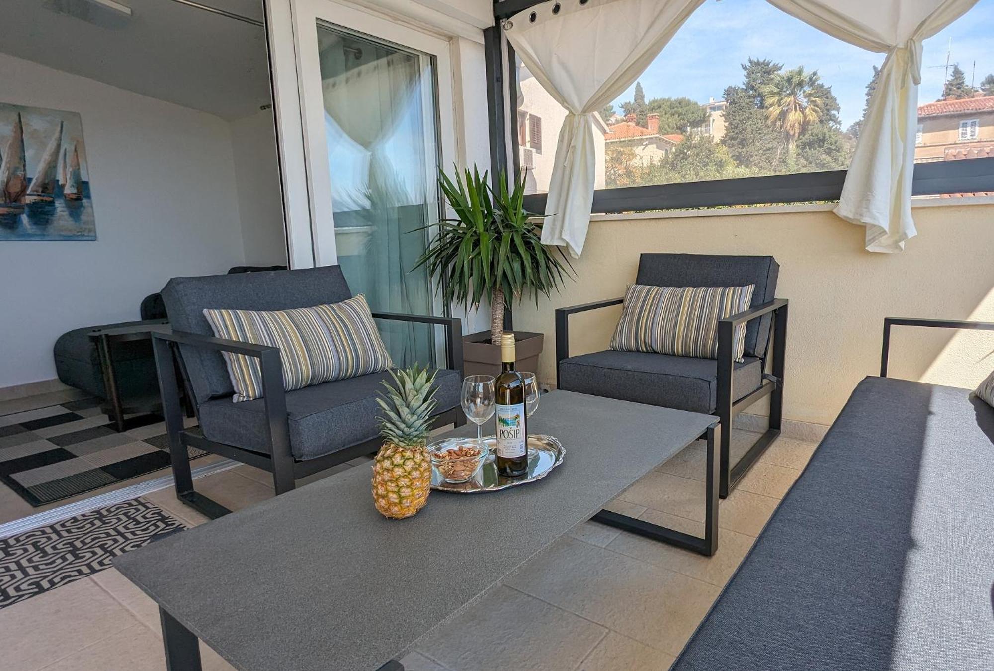Prime Location Penthouse Apt With A Large Terrace Split Exterior photo