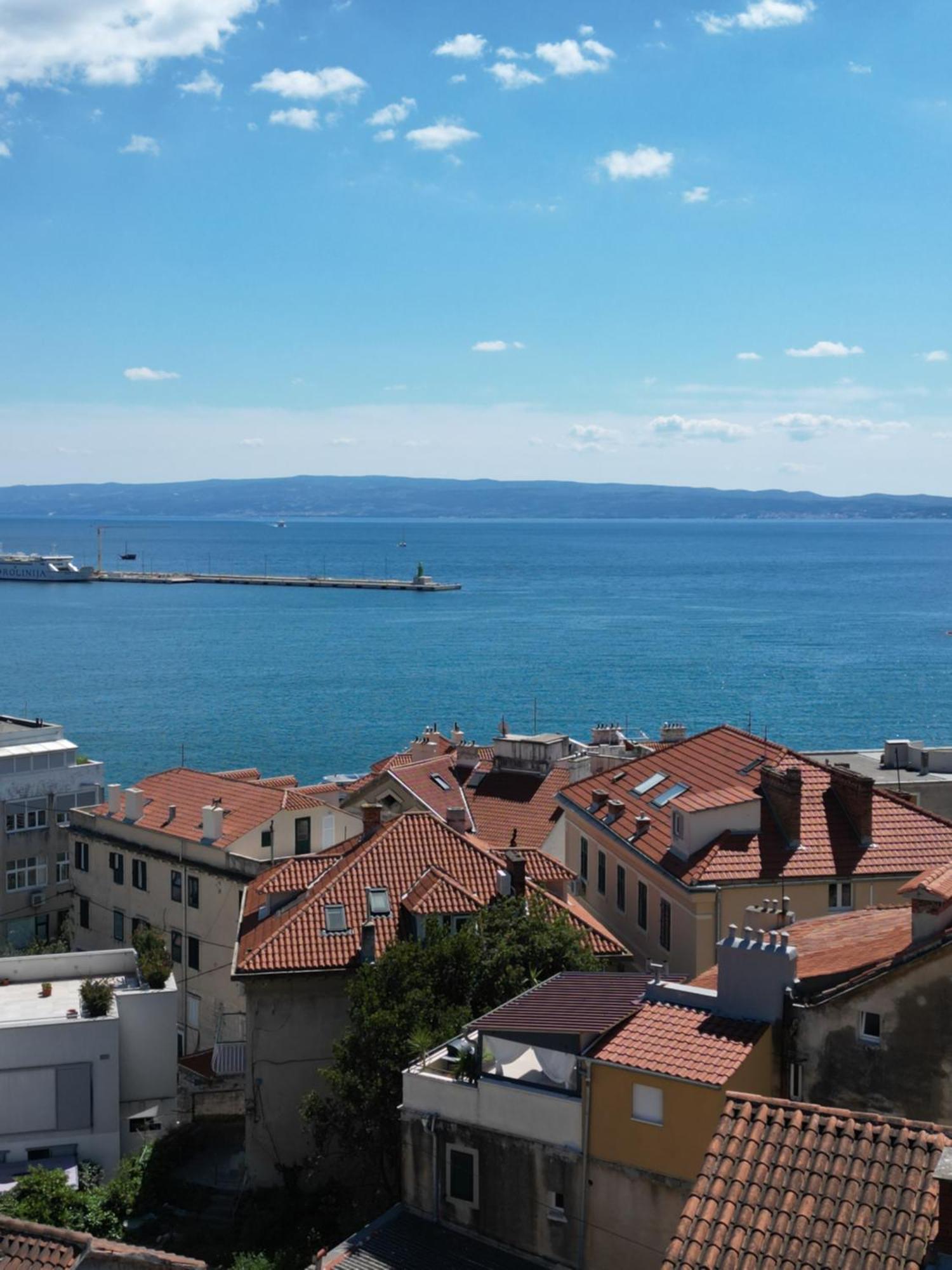 Prime Location Penthouse Apt With A Large Terrace Split Exterior photo