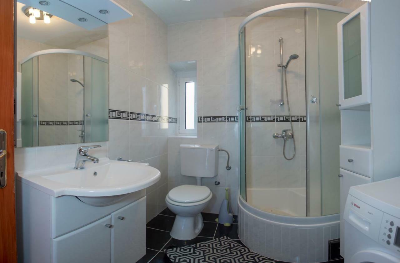 Prime Location Penthouse Apt With A Large Terrace Split Exterior photo